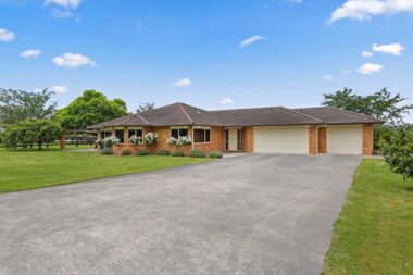 Brick and tile house for rent